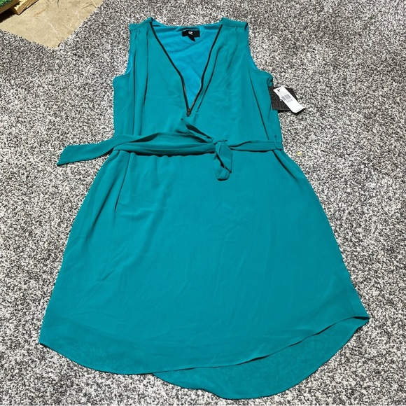 IZ Byer Sleeveless Dress Size M Lined Functional Zipper green NWT - Picture 1 of 8